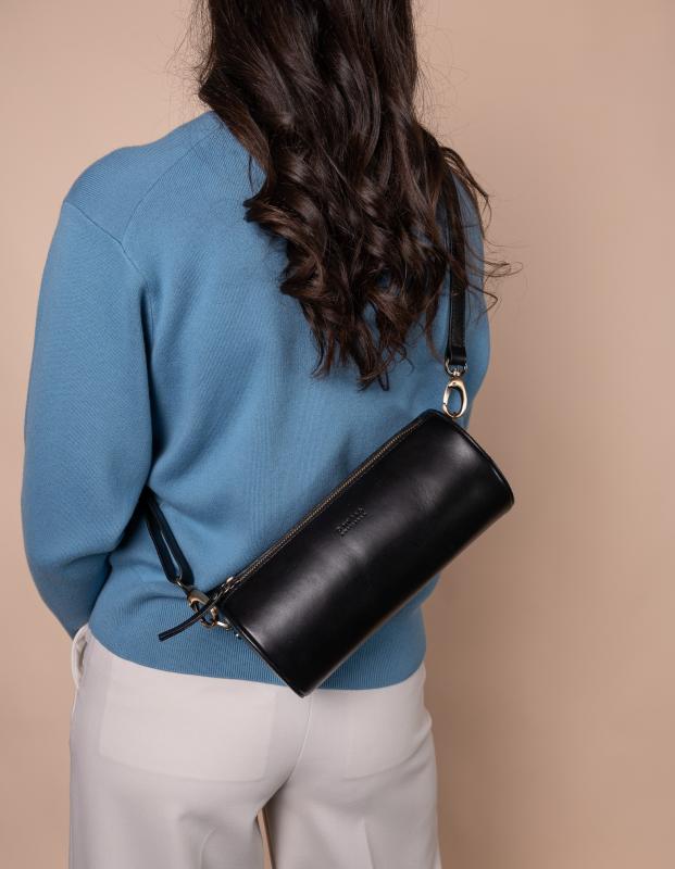 Izzy Black Classic Leather - kožená kabelka v tvare valca