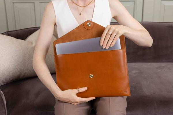 Envelope Laptop Sleeve 13" Cognac Classic Leather - kožený obal na notebook