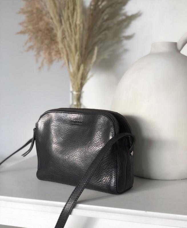 Emily Black Stromboli Leather - kožená crossbody kabelka s koženým popruhom