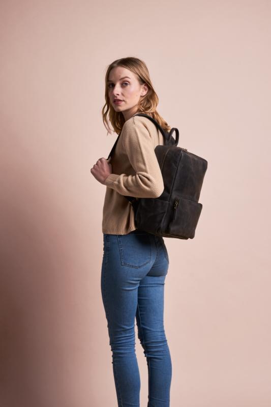 John Backpack Midi Black Hunter Leather - kožený batoh
