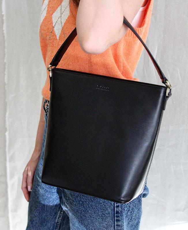 Bobbi Bucket Bag Maxi Black Classic Leather - kožená kabelka