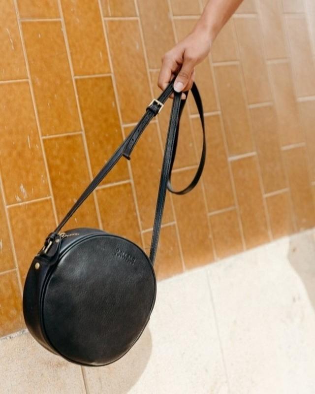 Luna Bag Black Soft Grain Leather - kruhová kožená kabelka