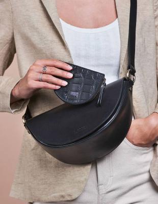 Čierna kožená kabelka Laura v tvare polmesiaca